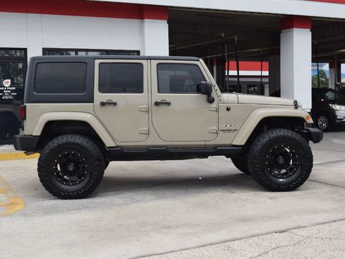 Used 2017 Jeep Wrangler Unlimited Sahara w/ LED Lighting Group AWD/4WD image 3