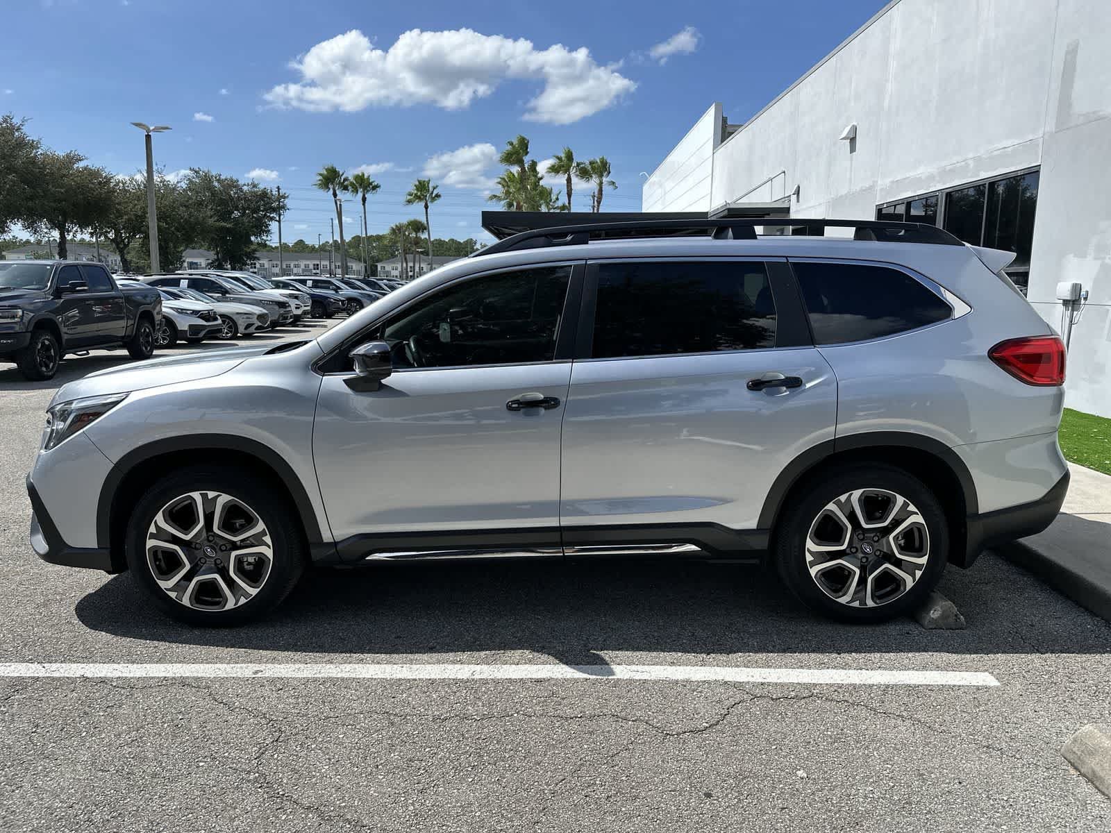 Used 2025 Subaru Ascent Limited AWD/4WD image 5