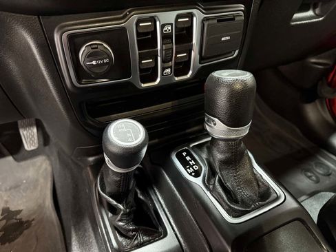 Used 2022 Jeep Wrangler Unlimited Sport image 12