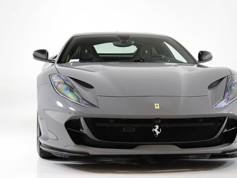 Used 2019 Ferrari 812 Superfast RWD image 13