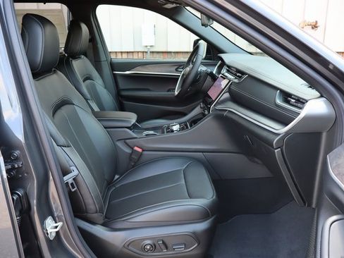 New 2025 Jeep Grand Cherokee Limited w/ Luxury Tech Group II image 46