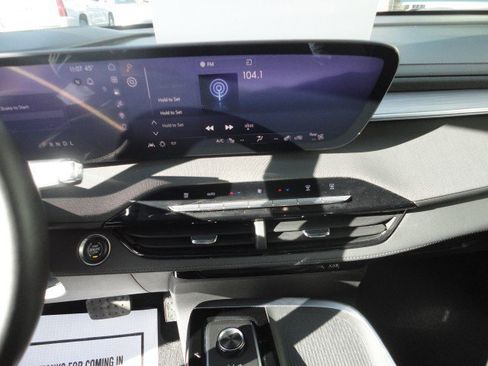 Used 2025 Buick Enclave Preferred image 6