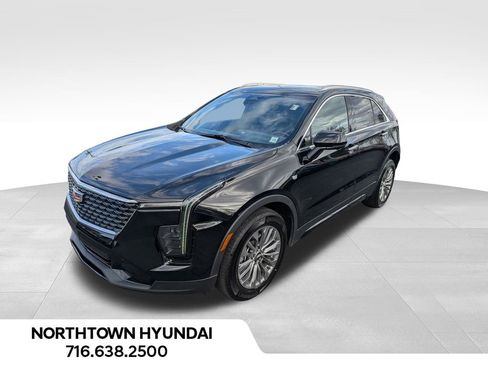 Used 2025 Cadillac XT4 Premium Luxury image 3