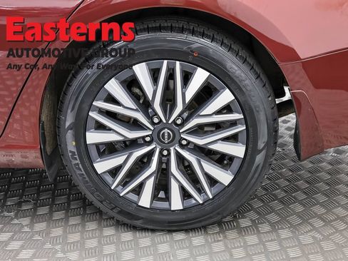 Used 2024 Nissan Altima 2.5 SV FWD image 30