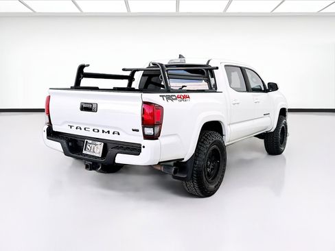 Used 2019 Toyota Tacoma TRD Sport AWD/4WD image 4
