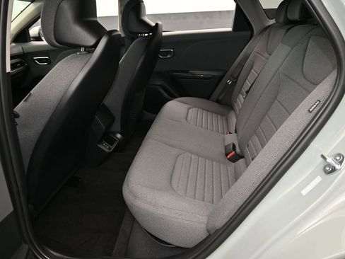 Used 2025 Kia K4 EX image 32