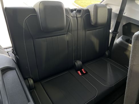 Certified 2023 Volkswagen Tiguan SE w/ Panoramic Sunroof Package image 30