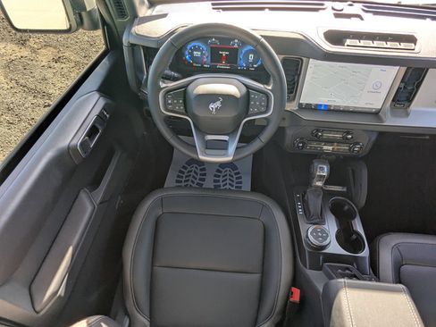 New 2025 Ford Bronco Outer Banks w/ Sasquatch Package AWD/4WD image 16