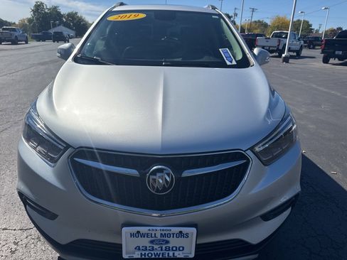 Used 2019 Buick Encore Essence image 2