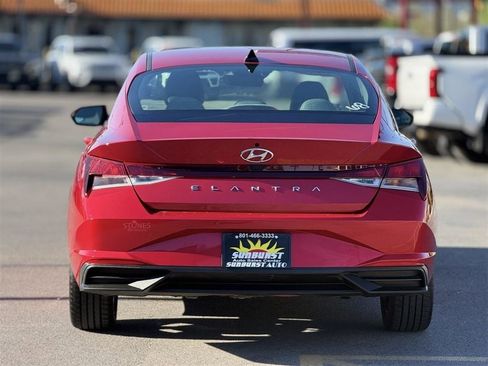 Used 2023 Hyundai Elantra SEL w/ Convenience Package FWD image 6