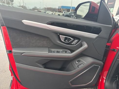 Used 2022 Lamborghini Urus AWD/4WD image 29
