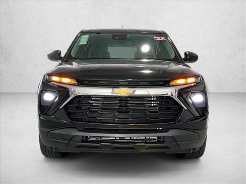 Used 2025 Chevrolet TrailBlazer LS FWD image 3