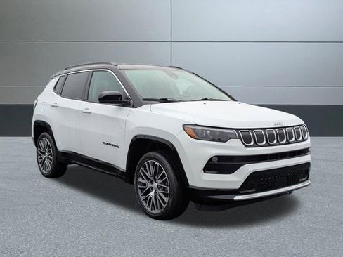 Certified 2022 Jeep Compass Limited w/ Elite Group image 8