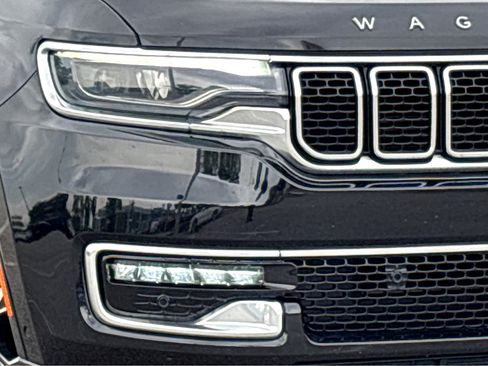 Used 2023 Jeep Wagoneer L Series II AWD/4WD image 18