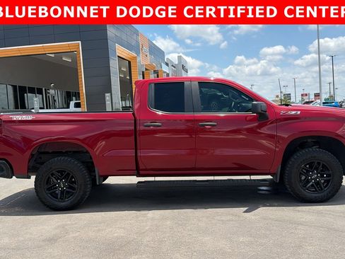 Used 2019 Chevrolet Silverado 1500 Custom Trail Boss w/ Custom Convenience Package AWD/4WD image 4