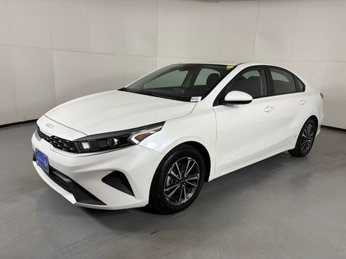 Used 2024 Kia Forte LXS FWD image 4