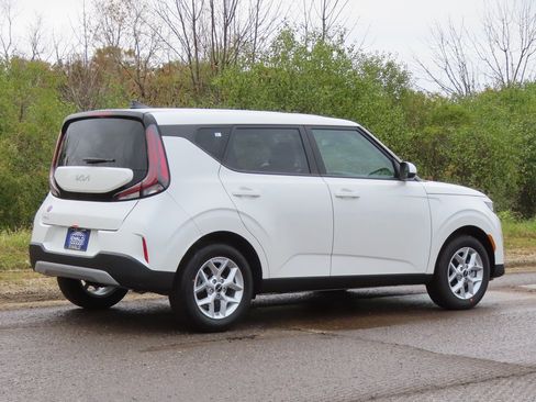 New 2025 Kia Soul LX w/ LX Technology Package image 3