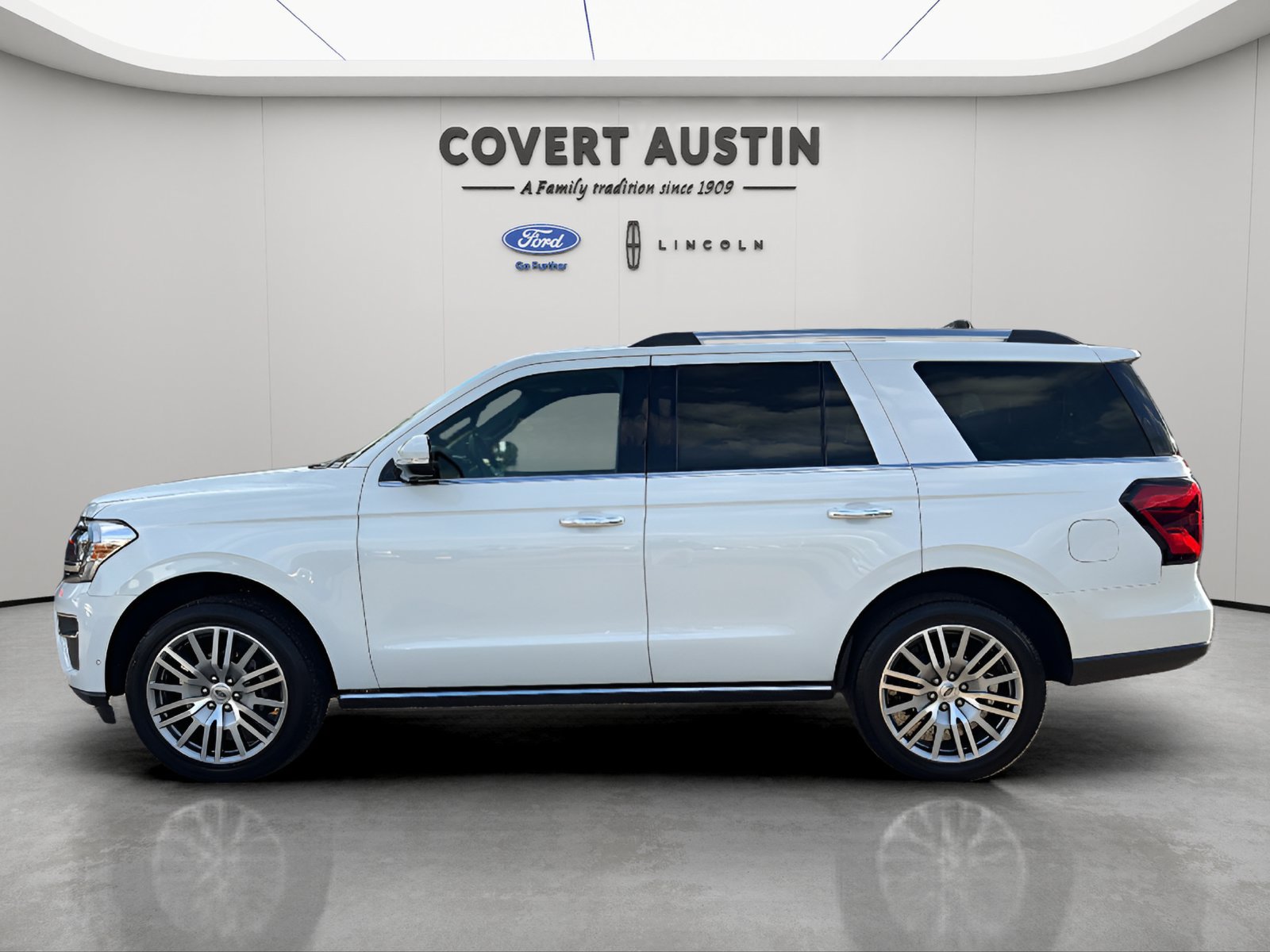 Used 2022 Ford Expedition Limited RWD image 2