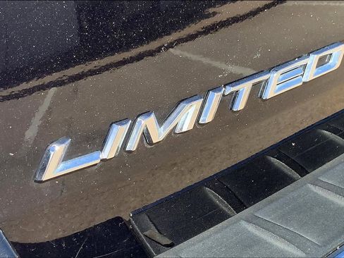 Used 2021 Ford Explorer Limited w/ Equipment Group 301A image 9