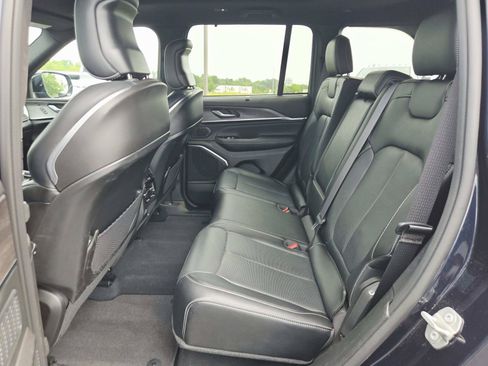 Used 2024 Jeep Grand Cherokee Overland w/ Adv Protech Group III AWD/4WD image 14