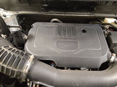 Used 2023 GMC Acadia SLT image 30