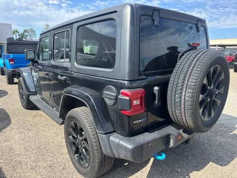 Used 2023 Jeep Wrangler Unlimited Sahara w/ Cold Weather Group AWD/4WD image 7