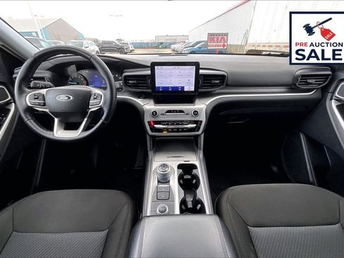 Used 2022 Ford Explorer XLT image 15