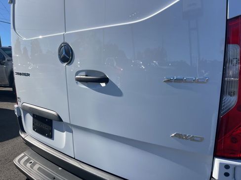Used 2025 Mercedes-Benz Sprinter 2500 image 22