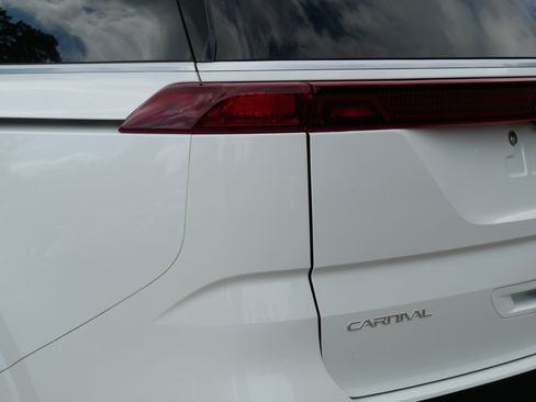 Certified 2023 Kia Carnival EX FWD image 17