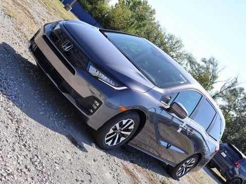 New 2026 Honda Odyssey EX-L image 3