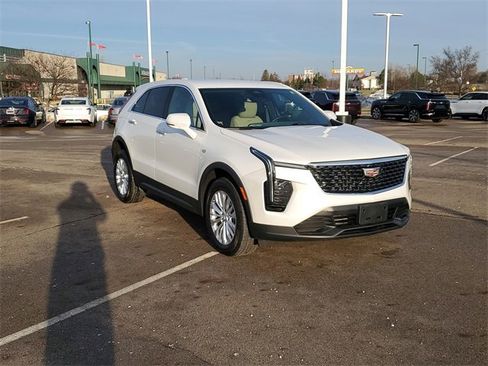 Certified 2024 Cadillac XT4 Luxury image 2