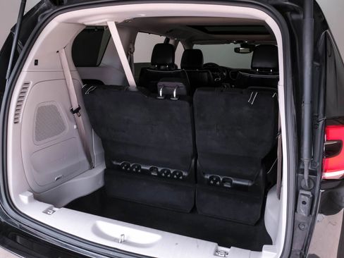 Used 2022 Chrysler Pacifica Limited FWD image 43