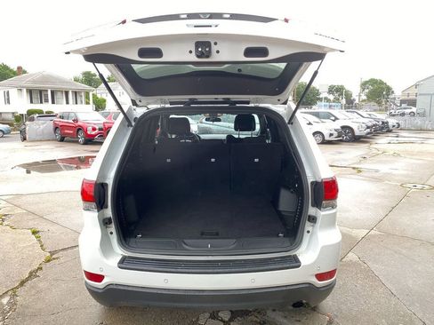 Used 2021 Jeep Grand Cherokee Laredo image 26