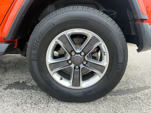 Used 2018 Jeep Wrangler Unlimited Sahara AWD/4WD image 25