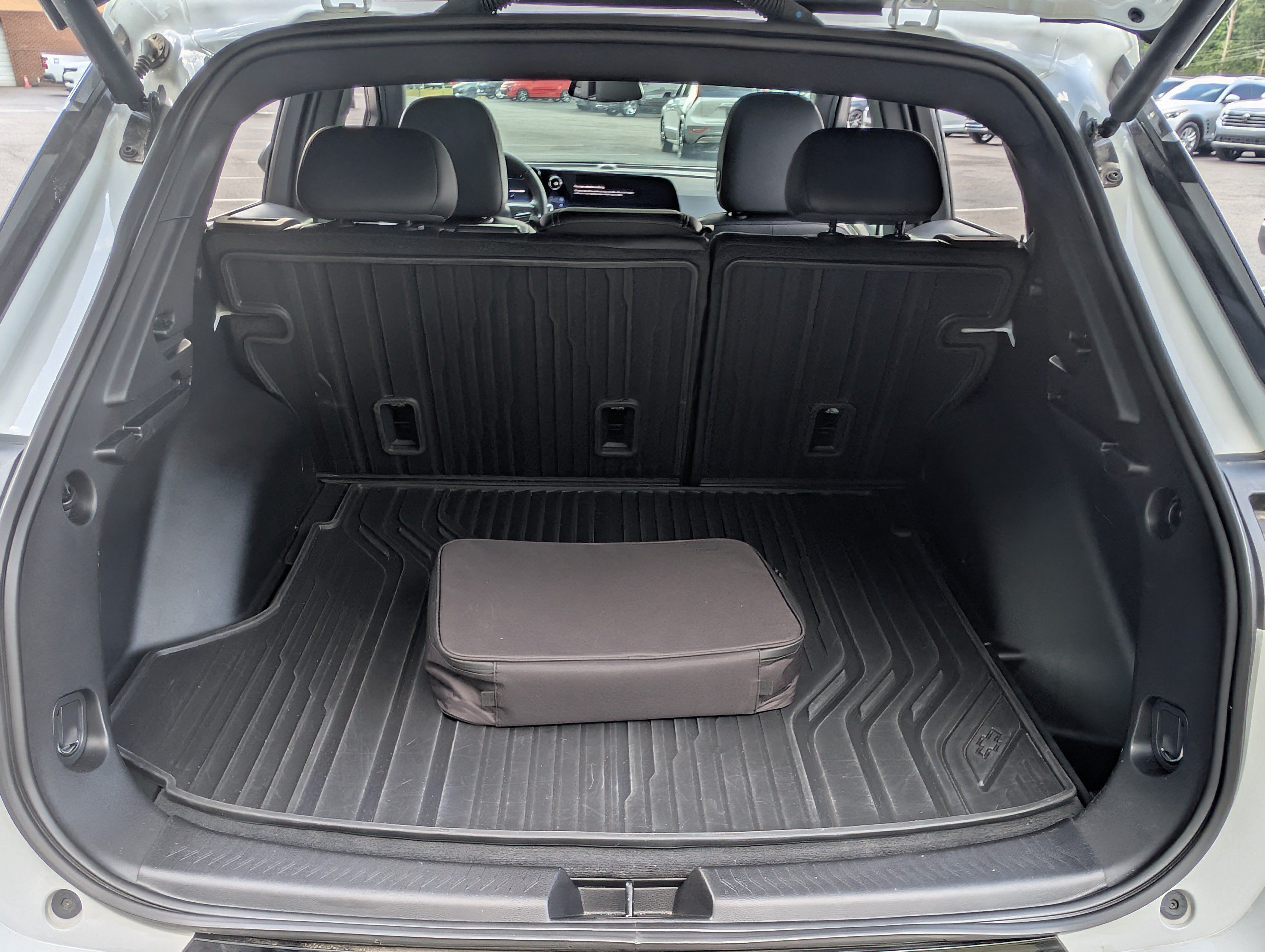 Used 2024 Chevrolet Equinox EV RS w/ LPO, Active Package FWD image 19