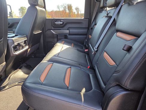 Used 2021 GMC Sierra 2500 AT4 image 11