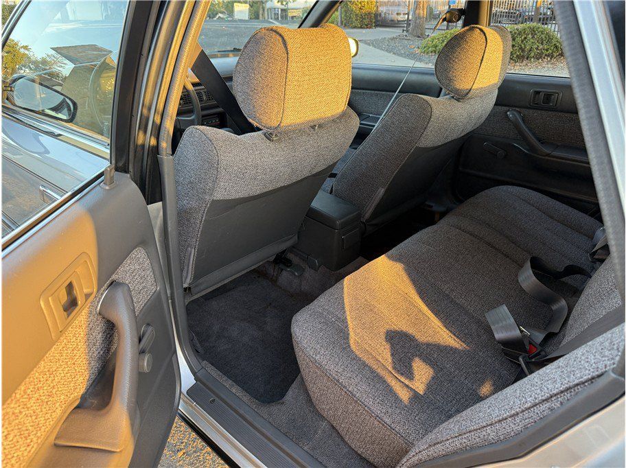 Used 1989 Toyota Camry Deluxe FWD image 10