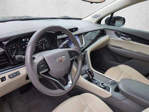 Used 2020 Cadillac XT6 Premium Luxury image 8