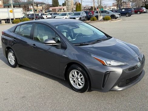 Used 2019 Toyota Prius L Eco image 3