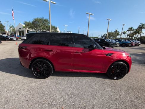 Used 2025 Land Rover Range Rover Sport Dynamic SE AWD/4WD image 4