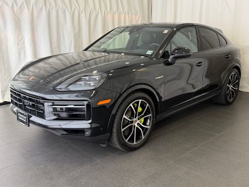 Certified 2025 Porsche Cayenne E-Hybrid Coupe AWD/4WD image 1