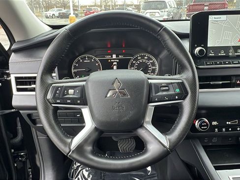 Used 2024 Mitsubishi Outlander SE image 29