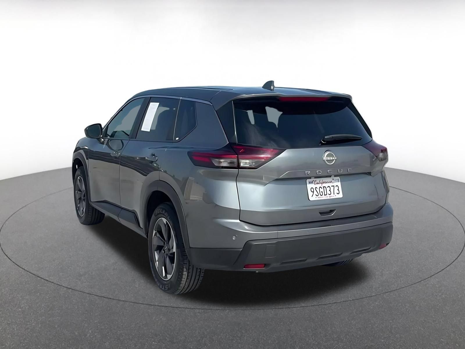 Used 2025 Nissan Rogue SV FWD image 10