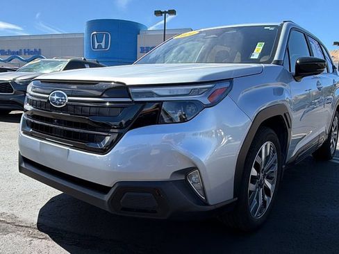 Used 2025 Subaru Forester Touring AWD/4WD image 7