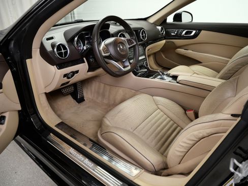 Used 2017 Mercedes-Benz SL 550 image 14