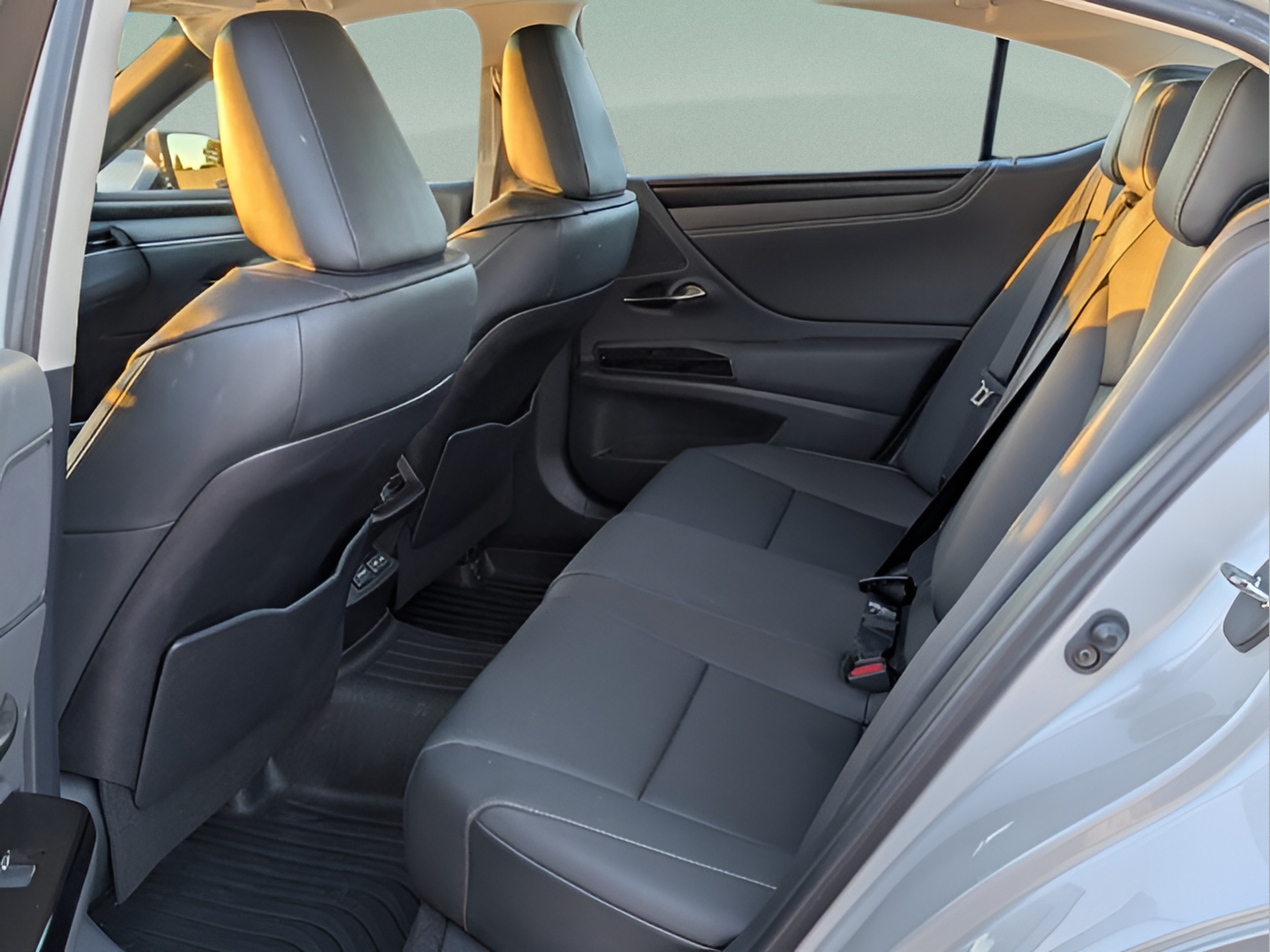 Certified 2024 Lexus ES 350 w/ Premium Package FWD image 10