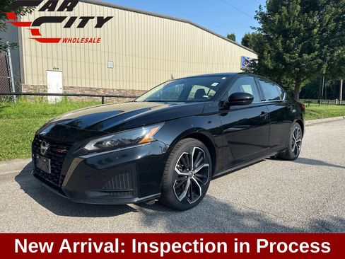 Used 2024 Nissan Altima 2.5 SR FWD image 1