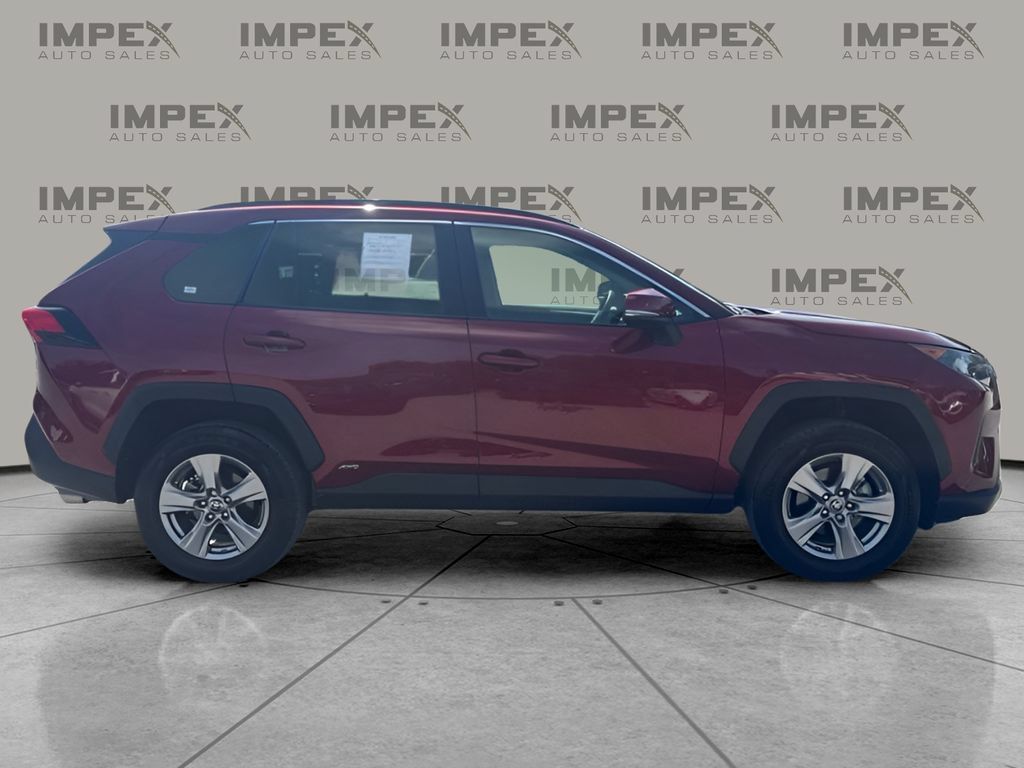 Used 2022 Toyota RAV4 LE AWD/4WD image 6