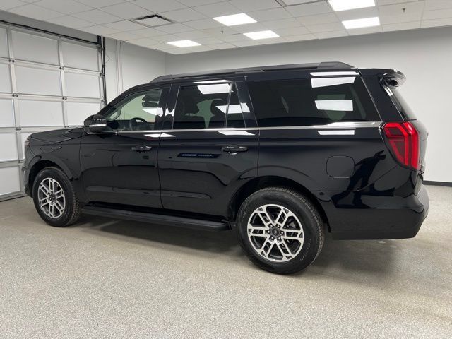 Used 2025 Ford Expedition Active AWD/4WD image 6