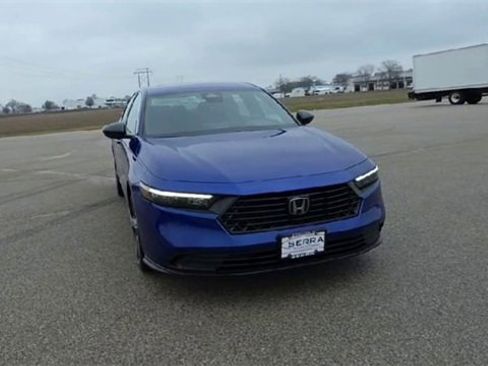 Used 2023 Honda Accord Sport image 2